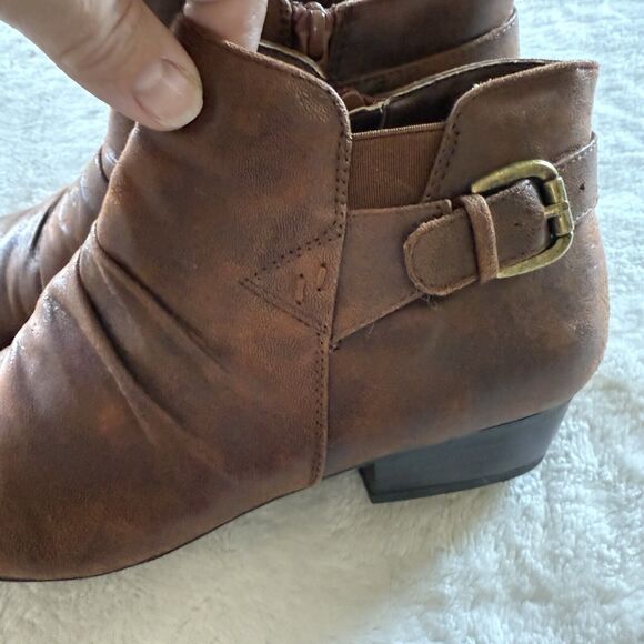 Kim Rogers “Tess” Ankle Booties Chestnut Faux Leather Buckle Accent Boot W US 8 - Picture 10 of 10